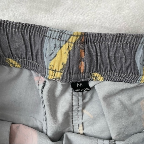 Brixton MEDIUM Board Shorts Bird Print Macaw Grey Red - Picture 3 of 7